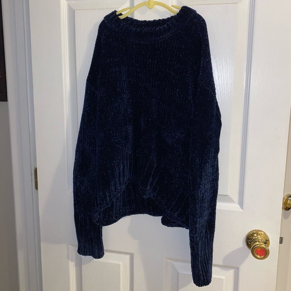 Sweater - Picture 3 of 6